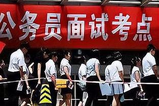 利雅得胜利晒球队在深圳训练照：特莱斯等球员在室内健身房锻炼